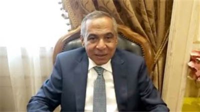 طارق رسلان يتبرع بـ 6 قطع أراضي لإقامة مشروعات خدمية بجزيرة الحمودى بقنا