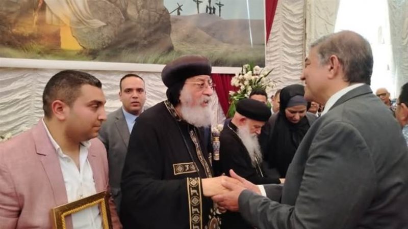 هشام عبدالعزيز والبابا