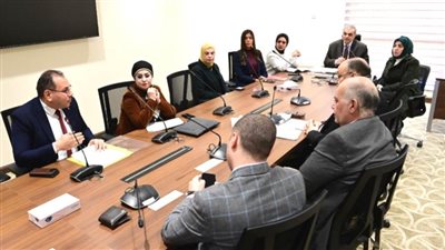 الحكومة تؤكد استمرار التأمين الصحي لعمال 