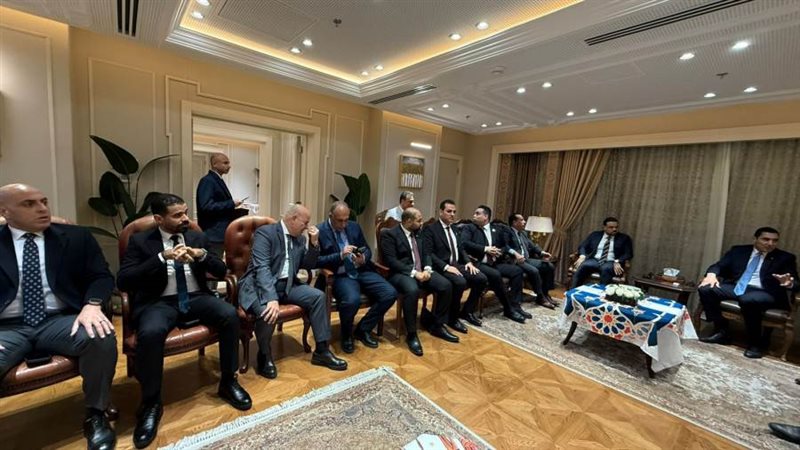 وفد من لجنة الشباب