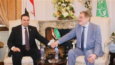 محدش كان يعرفكم.. عركة مشتعلة بين حزبي 