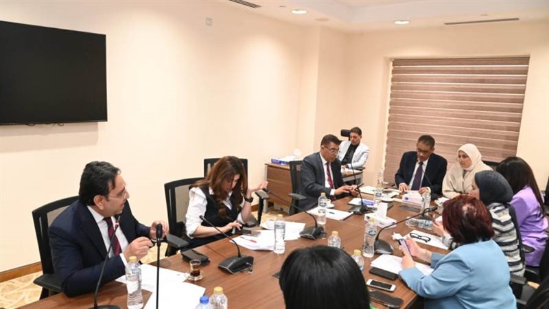 خلال اجتماع لجنة