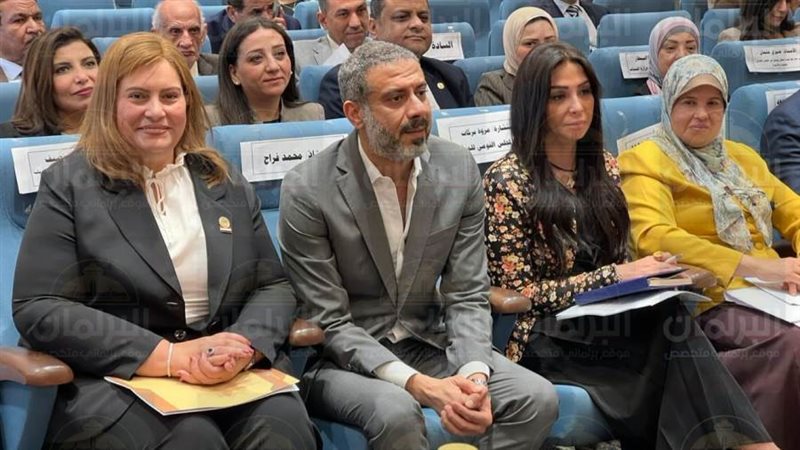 خلال اجتماع لجنة