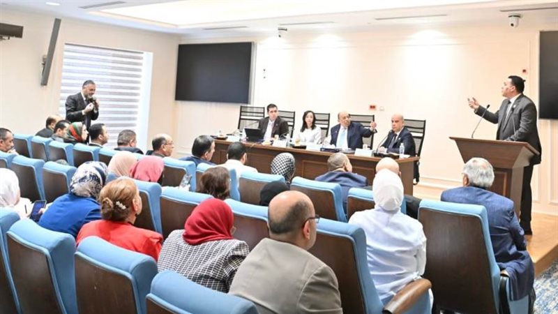 خلال المناقشة