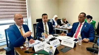 خلال اجتماع 