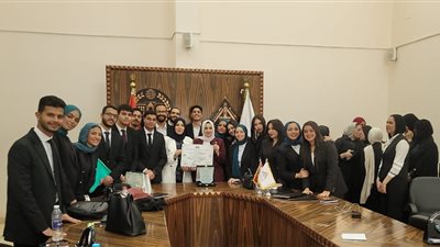 مجلس الشباب المصري بالعبور يواكب مستقبل الاقتصاد الرقمي بمشاركته في مناقشات مشروعات تخرج تجارة بنها