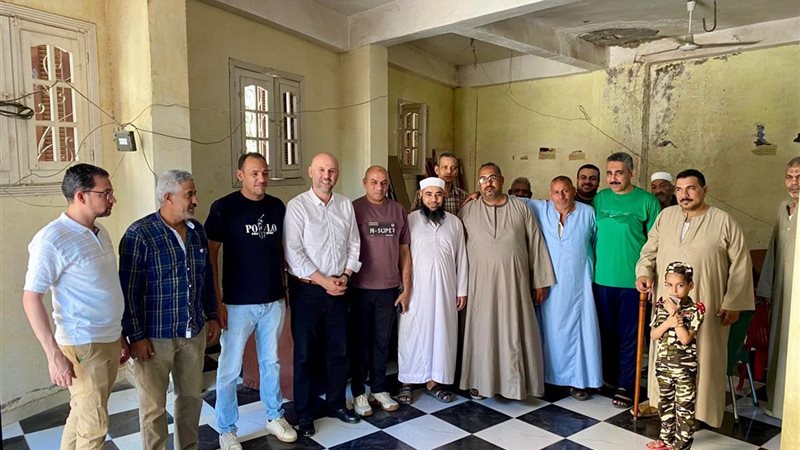 النائب باسم كامل يلتقي أهالي منطقة الجنينة بكفر العلو بحلوان