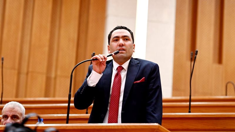  الدكتور عوض أبو