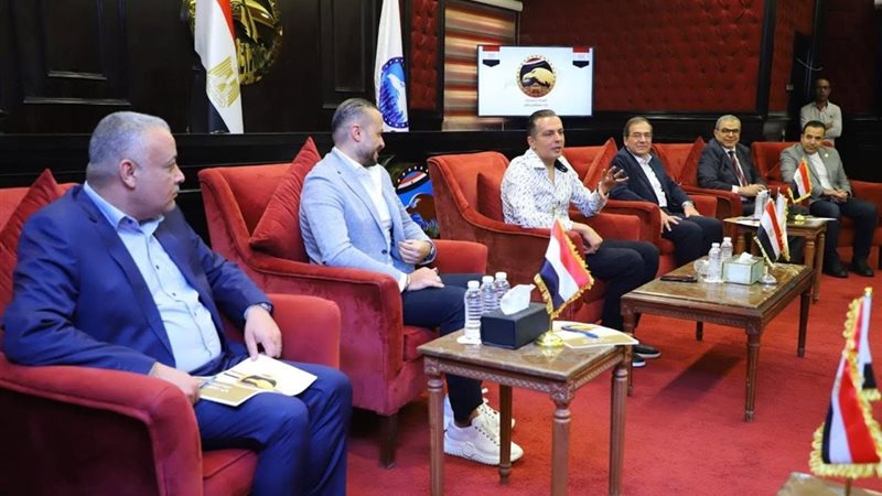  مستقبل وطن يناقش
