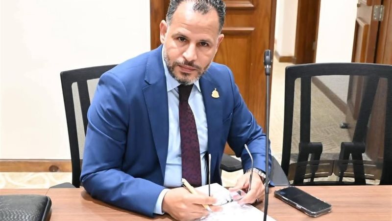 النائب محمد فاروق