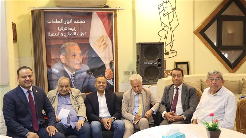 لقطات من المُهنئين للنائب سامح السادات بمناسبة فوزه