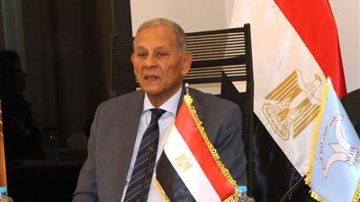 محمد أنور السادات يهنئ المنتخب الوطني بالتأهل إلى دور الـ16 ويؤكد: بناء الإنسان أساس نهضة الأوطان