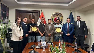 عقب إنقاذ اسرة من الغرق .. حماة الوطن يكرم شباب الغربية