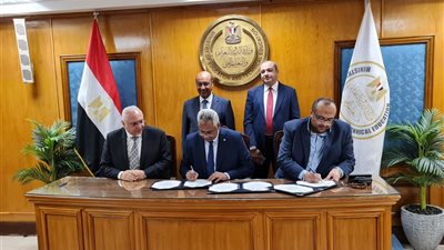 توقيع بروتوكول لتشغيل مدرسة مياه الشرب والصرف الصحي بسوهاج استجابة لطلب النائب مصطفى سالم