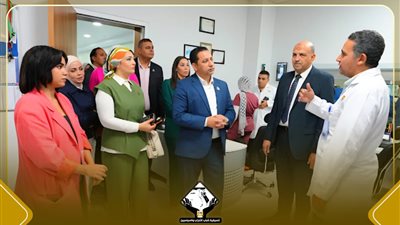 وفد تنسيقية شباب الأحزاب والسياسيين يزور مستشفى الناس.. صور