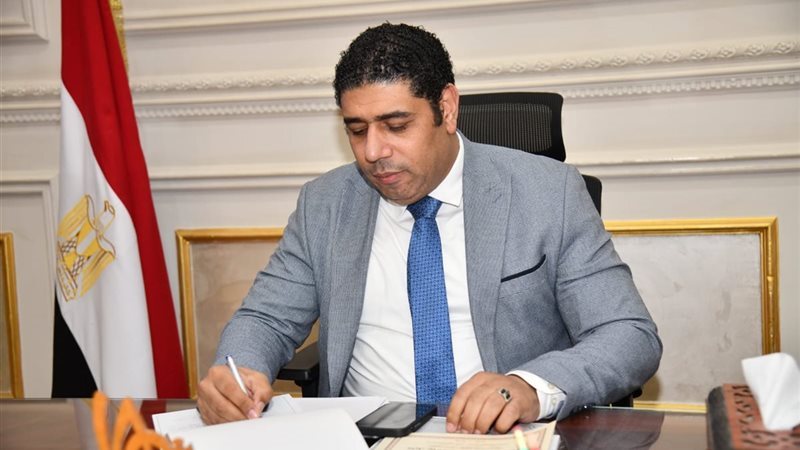 النائب عادل زيدان