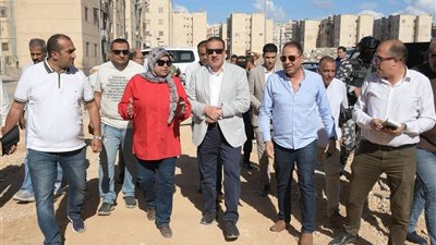 النائب حسن عمار يتابع تطوير طرق القابوطي ببورسعيد.. تنفيذ أعمال رصف بطول 220 مترًا