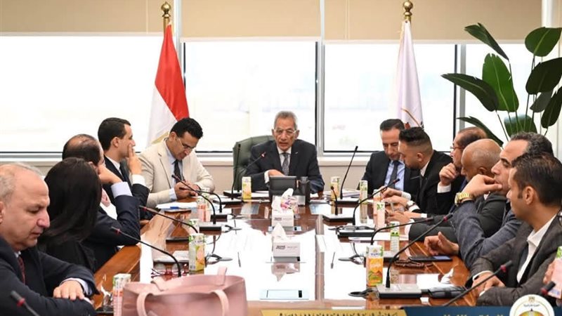 لقاء وزير  الشئون