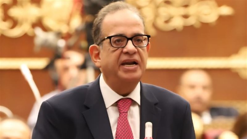 النائب طارق عبدالعزيز