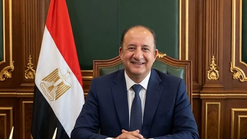 الدكتور مصطفى خليل
