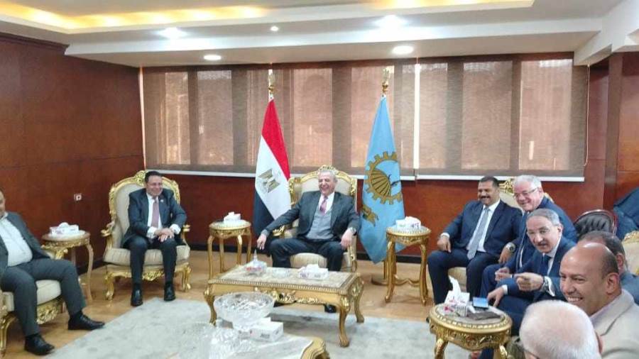 وفد زراعة البرلمان مع محافظ الغربية