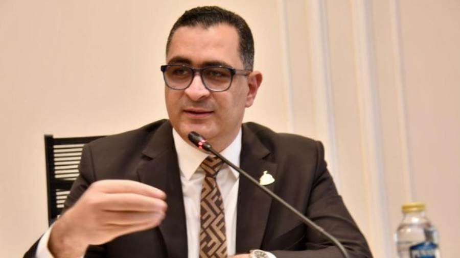 النائب محمود طاهر