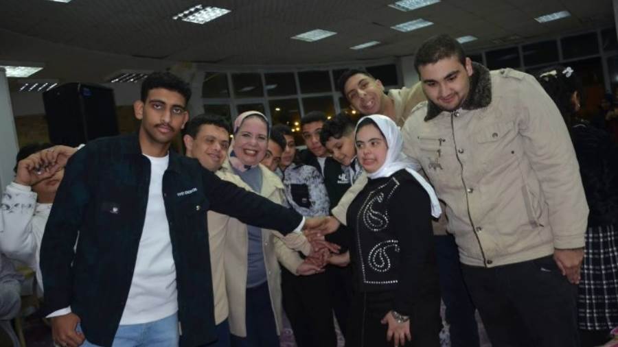 النائبة أمل عصفور تكرم عدد من ذوي الهمم