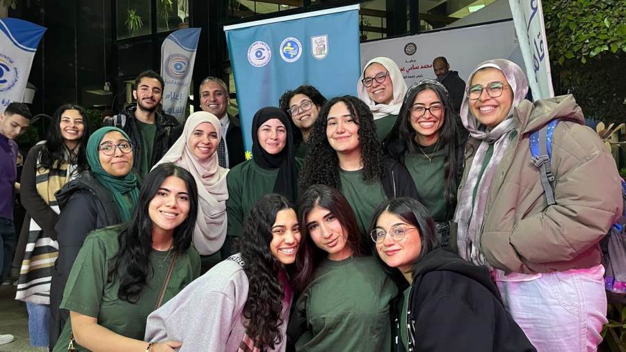 طلاب قسم العلاقات العامة والإعلان البرنامج الإنجليزي بكلية الإعلام