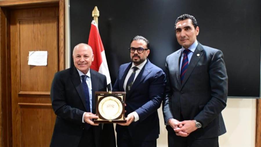 رئيس شباب النواب يكرم أبو ريدة والتوأم حسن