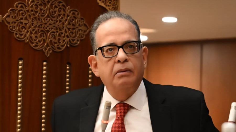 النائب طارق عبد العزيز