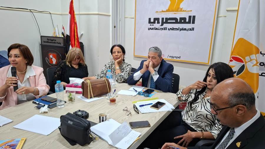 ايهاب منصور خلال الندوة