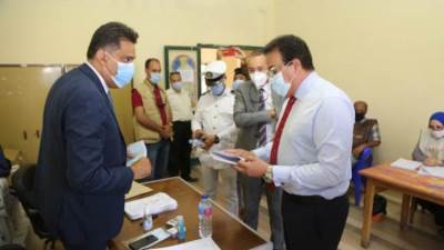 خالد عبد الغفار يدلي بصوته فى المرحلة الثانية لانتخابات مجلس النواب