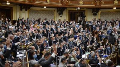 عيد حماد: يجب تطوير إستراتيجية التعليم عن بُعد في الجامعات المصرية.. وهناك شكاوي من ارتفاع رسوم الدراسات العليا