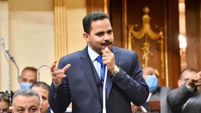 زعيم الأغلبية: النائب محمد عبدالعليم داوود يحاول أن يصنع نفسه بطلًا.. ولن يبعدنا أحد عن خدمة الوطن.. فيديو