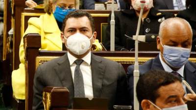 النائب محمد مصطفى السلاب يواجه وزير قطاع الأعمال: "الشعب عايز يعرف فلوسه بتروح فين؟"