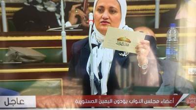 سناء السعيد توجه نقدًا حادًا لـ إيناس عبدالدايم: قصور الثقافة طاردة للعمالة