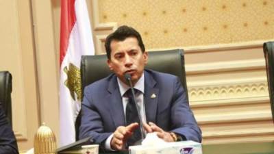 برلماني ممازحا وزير الشباب: حنعملك جلابية صعيدي.. والوزير يرد: ارتديها في الشرقية 