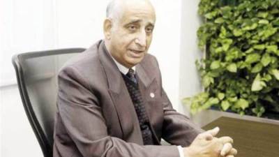 نائب بالشيوخ يوجه رسالة لرئيس هيئة قناة السويس