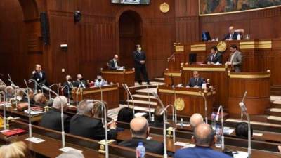 بعد تطعيم النواب.. أعضاء مجلس الشيوخ يتلقون لقاح فيروس كورونا 