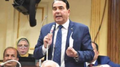 أيمن أبو العلا يحذر من التراخي في تطبيق إجراءات مواجهة فيروس كورونا