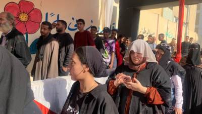 توافد كبير من الناخبين على مدرسة التونسي الابتدائية بالقاهرة للتصويت في انتخابات النواب