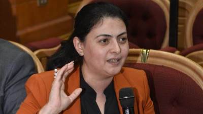 إسكان الشيوخ تناقش اقتراح النائبة هند جوزيف بشأن استكمال أعمال الرصف في طريق أسيوط القوصية الزراعي