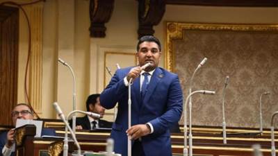 رسالة طمأنة للمستثمرين.. محمود عصام يشيد بتأجيل ضوابط "صافي القياس"