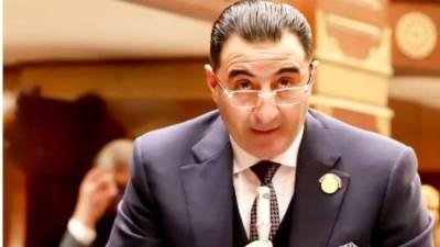 غنيم: مشاركة الرئيس في عيد الميلاد تعكس فلسفة الحكم القائمة على وحدة الصف