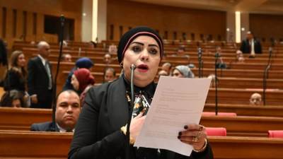 جيهان شاهين تعلن إعداد مشروع قانون لتنظيم التطبيب والعلاج عن بُعد