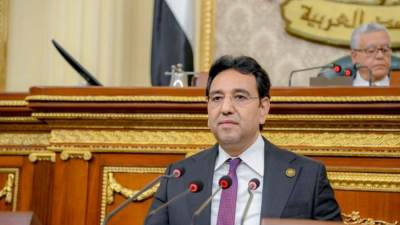 أيمن محسب يؤكد أهمية اليقظة والاستعداد لسيناريوهات متعددة للحفاظ على الاستقرار الاقتصادي