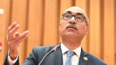 إيهاب منصور يواجه الحكومة: المواطن يدفع الضرائب فأين سرير المستشفى والمدرسة والحضانة؟