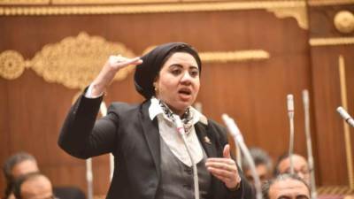 أميرة صابر لوزيري الصحة والتموين: لا تنتظروا وقوع الكارثة في "ألبان الأطفال"