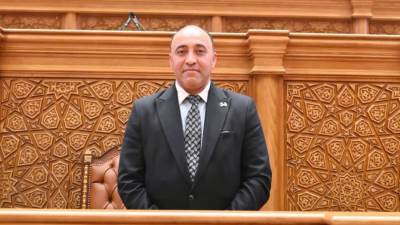 حسام حسن يطالب الحكومة بتفسير صدمة رفع أسعار البنزين والسولار