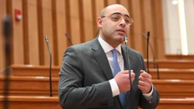 أحمد علاء فايد للحكومة: كيف تُعلق الدراسة بعد دخول الطلاب فصولهم؟